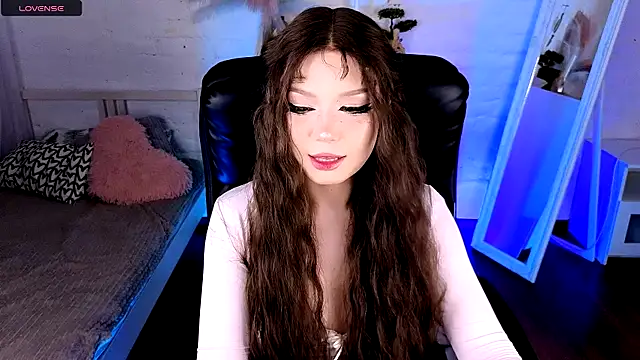 Snapshot of maddymystie chatting on 05.21.26 maddymystie online show from 05.21.26