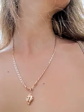 Snapshot of Brilliant-Splashes chatting on 12.20.25 Brilliant-Splashes online show from 12.20.25