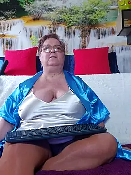 QueenPammy1 online show from 11.17.25