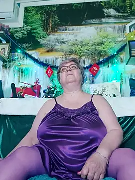 QueenPammy1 online show from 12.22.25