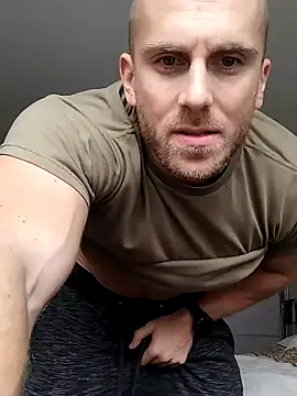 Snapshot of trainwithme chatting on 10.17.25 trainwithme online show from 10.17.25