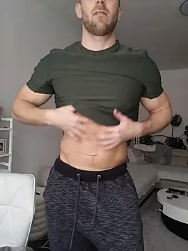 Snapshot of trainwithme chatting on 11.05.25 trainwithme online show from 11.05.25