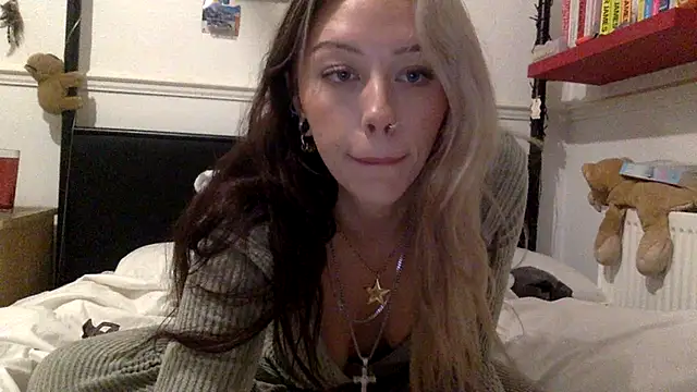 Snapshot of baddieinabenz chatting on 10.14.25 baddieinabenz online show from 10.14.25