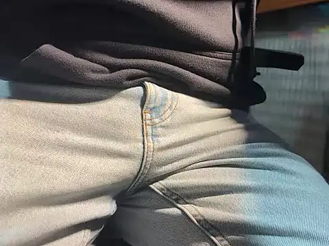 Snapshot of Max_965 chatting on 11.15.25 Max 965 online show from 11.15.25