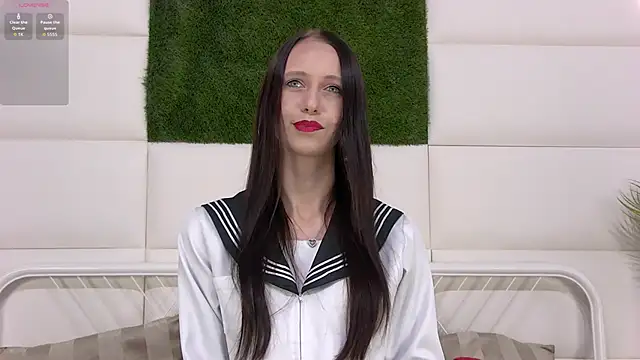 Snapshot of TaraHarris chatting on 10.12.25 TaraHarris online show from 10.12.25