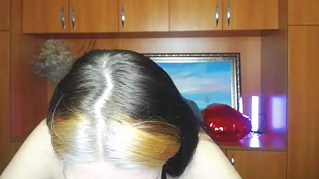 VanessaRey  online show from 02.17.26