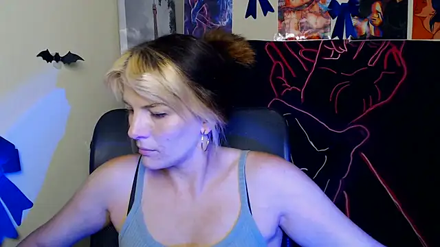 Snapshot of VanessaRey_ chatting on 07.17.26 VanessaRey online show from 07.17.26