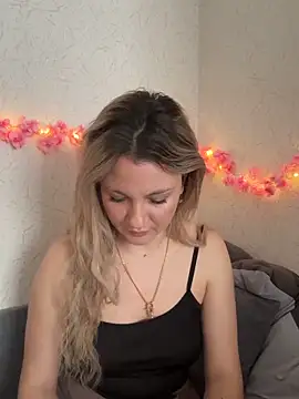 mollygirll online show from 10.14.25