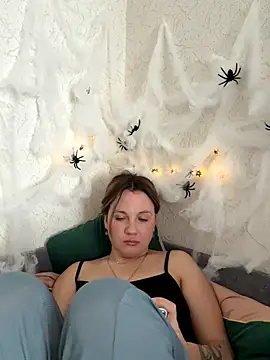 mollygirll online show from 10.22.25