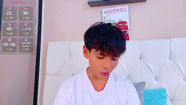 Snapshot of Ethan_Westt chatting on 05.25.26 Ethan Westt online show from 05.25.26
