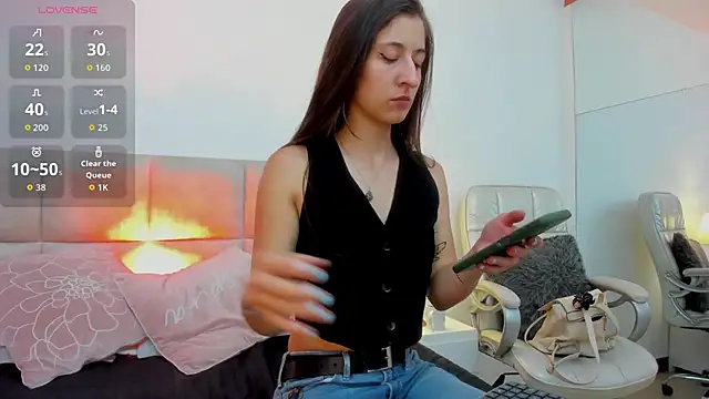 SaraJonness online show from 11.19.25