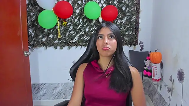 Sarahbrowm  online show from 10.28.25