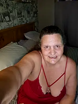 MissQueenBeex online show from 11.10.25