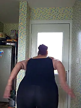 MissQueenBeex online show from 04.14.26