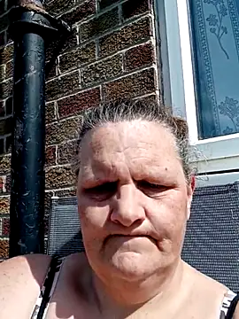 MissQueenBeex online show from 04.25.26