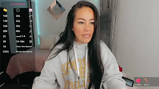 Snapshot of j_lovee chatting on 03.23.25 j lovee online show from 03.23.25