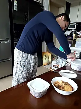 woonee827372 online show from 11.14.25