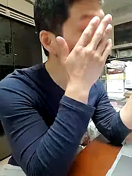 woonee827372 online show from 11.24.25