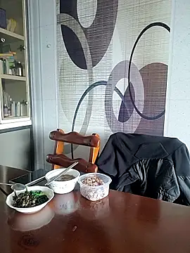 woonee827372 online show from 12.02.25