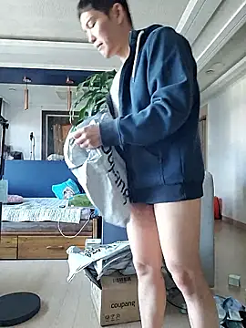 woonee827372 online show from 12.03.25