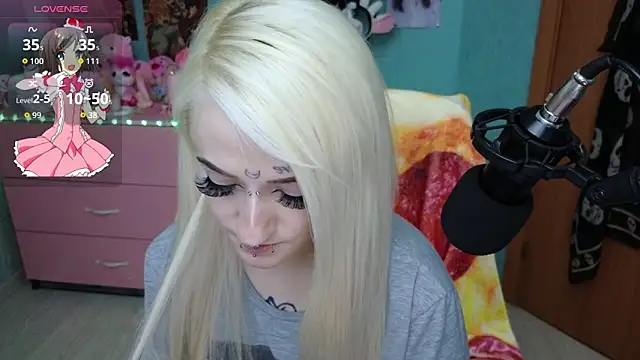 Snapshot of Manuela_unicorn chatting on 05.27.26 Manuela unicorn online show from 05.27.26