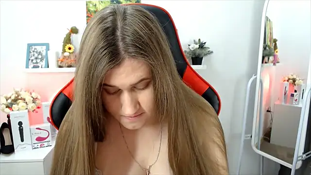 Snapshot of Lucky_Lana chatting on 10.13.25 Lucky Lana online show from 10.13.25