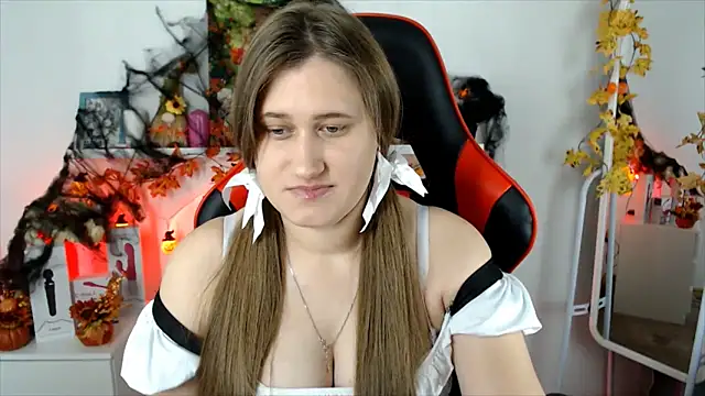 Snapshot of Lucky_Lana chatting on 10.23.25 Lucky Lana online show from 10.23.25