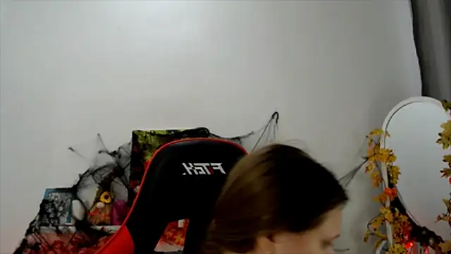 Snapshot of Lucky_Lana chatting on 10.29.25 Lucky Lana online show from 10.29.25