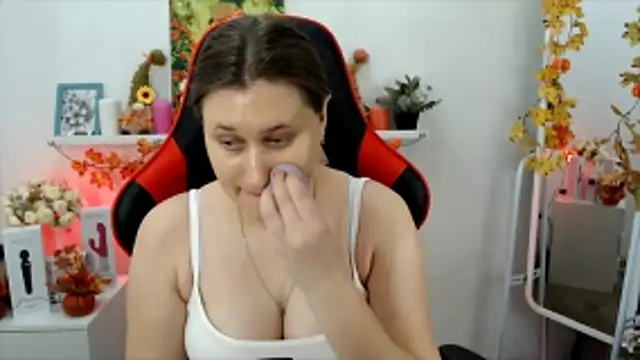 Snapshot of Lucky_Lana chatting on 11.07.25 Lucky Lana online show from 11.07.25