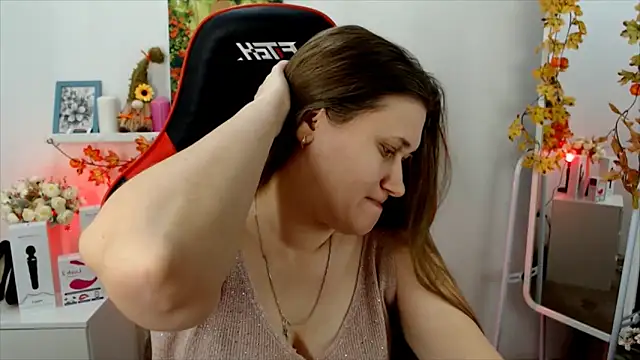 Snapshot of Lucky_Lana chatting on 11.09.25 Lucky Lana online show from 11.09.25