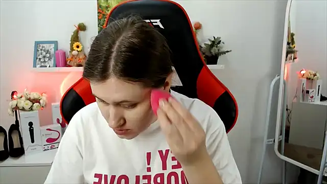 Snapshot of Lucky_Lana chatting on 11.21.25 Lucky Lana online show from 11.21.25