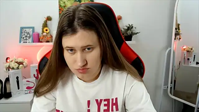 Snapshot of Lucky_Lana chatting on 11.28.25 Lucky Lana online show from 11.28.25