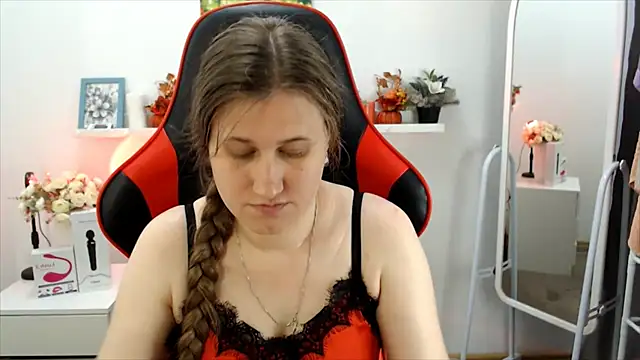 Snapshot of Lucky_Lana chatting on 06.26.26 Lucky Lana online show from 06.26.26