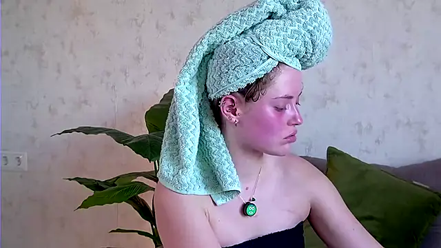 AshleyD  online show from 09.16.25