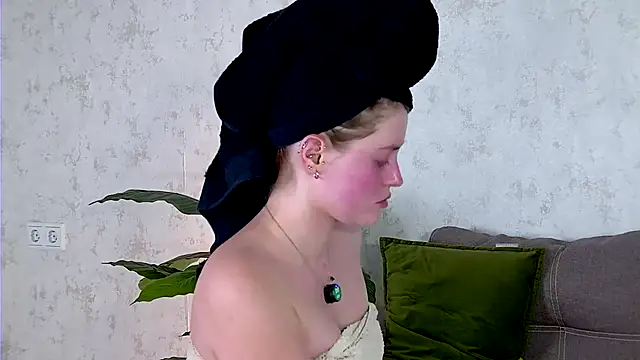 AshleyD  online show from 09.20.25