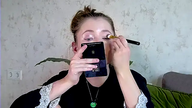 AshleyD  online show from 09.30.25