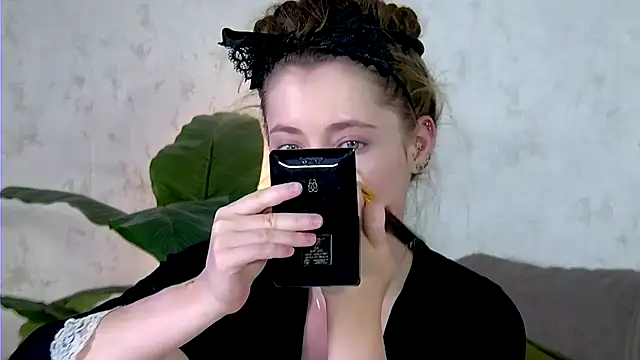 AshleyD  online show from 10.06.25