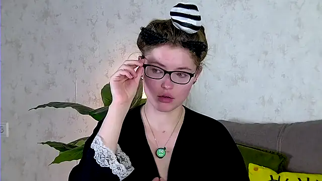 AshleyD  online show from 10.18.25