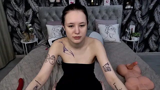 CarolineTenders online show from 11.27.25