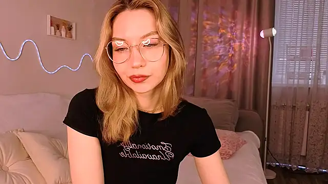 Lilo Sims online show from 10.06.25