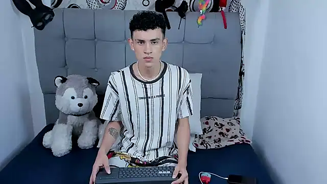 Snapshot of jeims_hotboy chatting on 09.25.25 jeims hotboy online show from 09.25.25