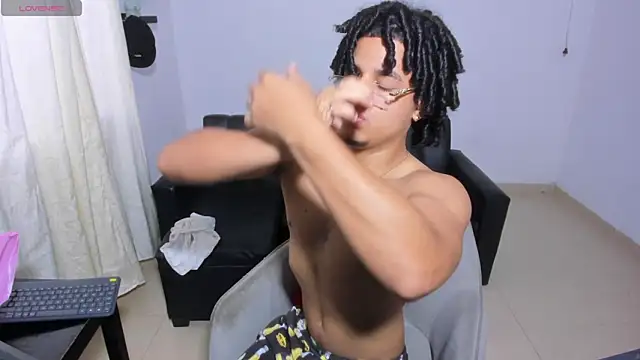 Snapshot of samxx_muscle chatting on 06.14.26 samxx muscle online show from 06.14.26