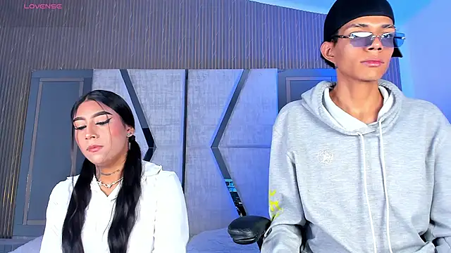 Snapshot of candyandmarilyn chatting on 05.04.26 candyandmarilyn online show from 05.04.26