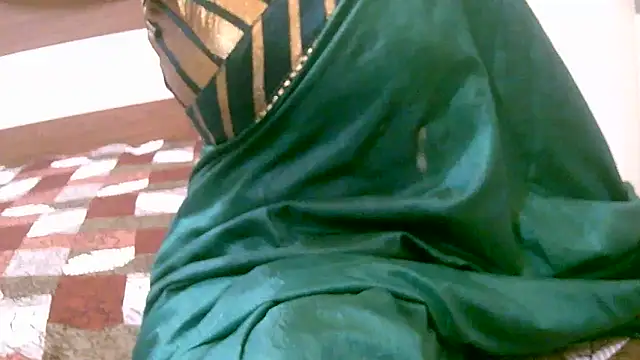 Snapshot of ragini_m_m_s chatting on 09.15.25 ragini m m s online show from 09.15.25