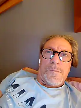 Snapshot of Deddyitalia3p chatting on 10.01.25 Deddyitalia3p online show from 10.01.25