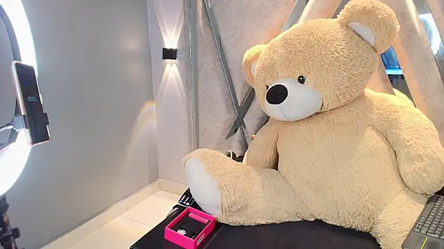 Elaine87  online show from 10.20.25