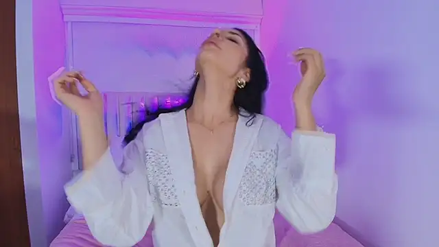 ArianaReynoldss online show from 11.05.25