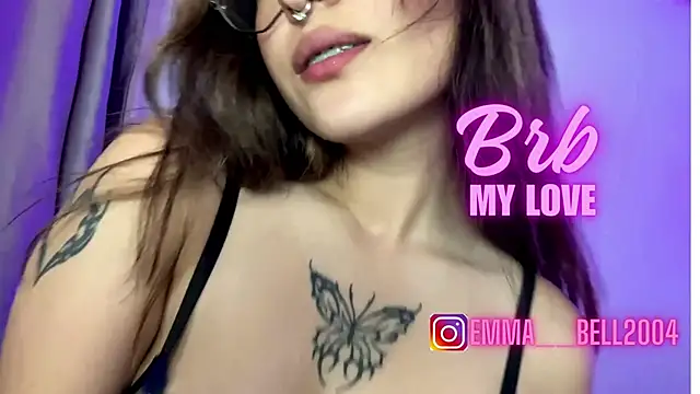 Snapshot of emma__bell_ chatting on 10.21.25 emma  bell  online show from 10.21.25
