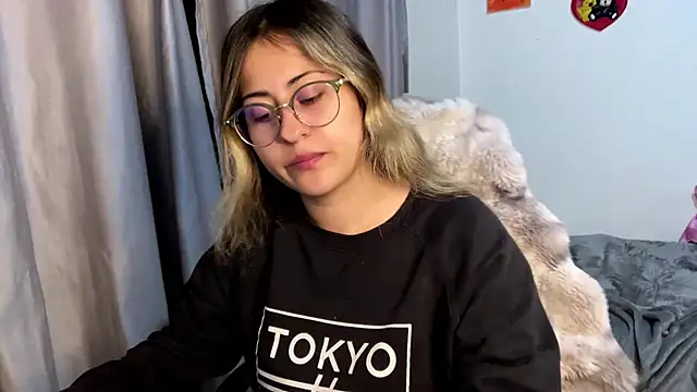 emma  bell  online show from 11.13.25