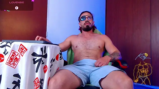 Snapshot of pirata_fitness chatting on 04.24.26 pirata fitness online show from 04.24.26